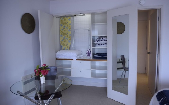 The Sails – Guest Rooms – Russell