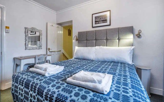 Garth Dderwen Guest House