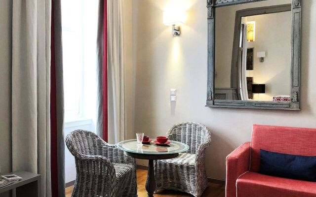 Acropolis TownHouseCo Suites
