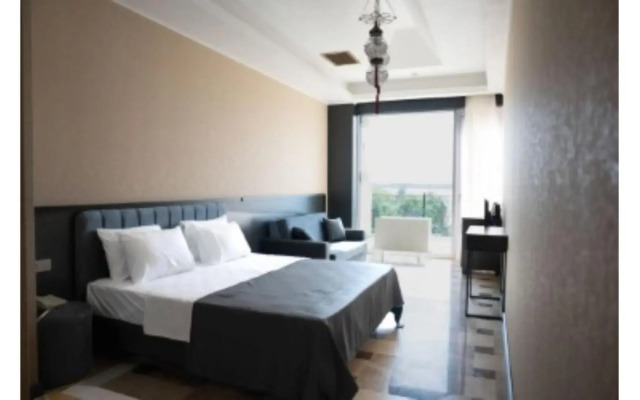 Kronos Hotel