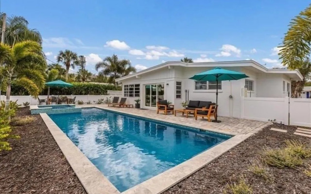 The Palm Leaf 3 Bedroom Home by RedAwning