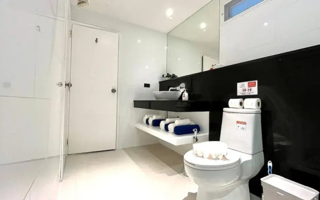 B12a Pool Access Partial Seaview 2brs 1bath Karon