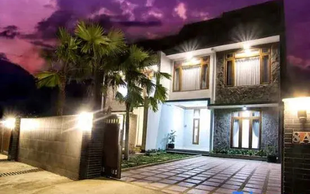 Vila Sawo Kecik Syariah