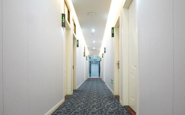 Shell Hotel Shanghai Tongji Univeristy Siping Road Schoolyard
