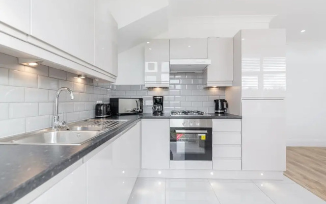 Modern & Spacious 3BR Terraced House