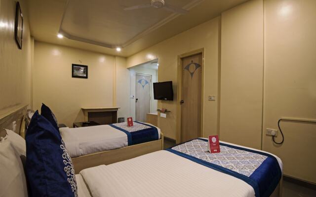 OYO 9739 Hotel Ratnalok
