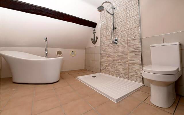 Ye Olde Punchbowl Country Inn & Gardens