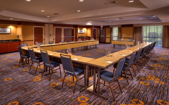 Courtyard by Marriott Kansas City Shawnee