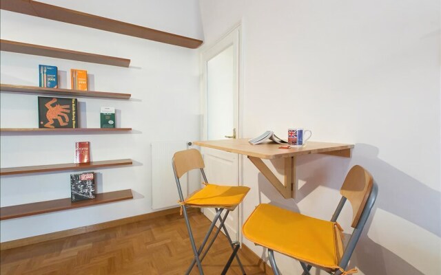 Bright and quiet Halldis apartment with small balcony