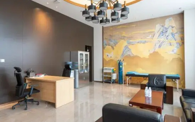 Rezen Dong Hotel (Chengdu University Qinglong Lake Wetland Park)
