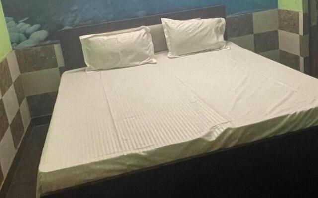 OYO Hotel Royal Apple