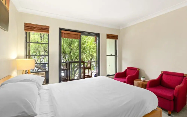 Spacious 2-bed Townhouse With Garage & Patio