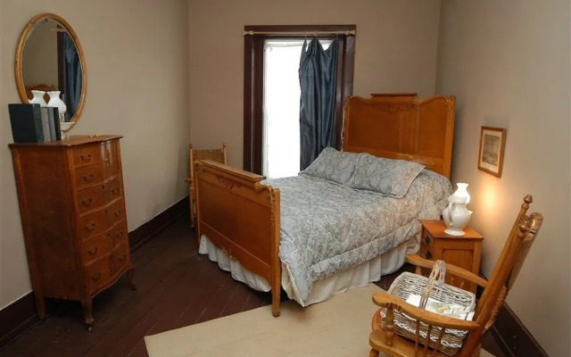 Hotel Léger Restaurant & Saloon