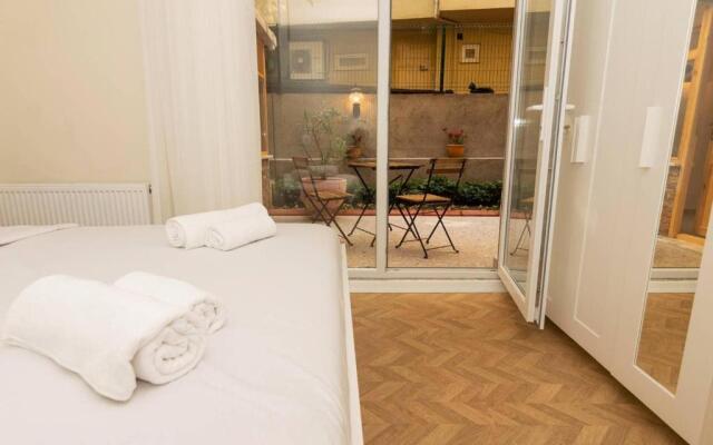 Yakamoz 2 BR Stylish House with garden in Kadikoy
