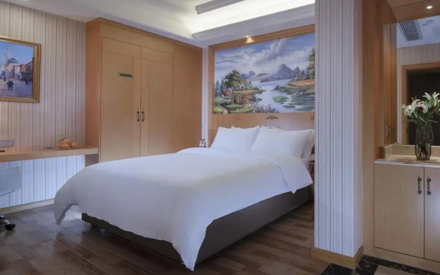 Vienna International Hotel (Fuzhou South Railway Station, Lulei Metro Station)