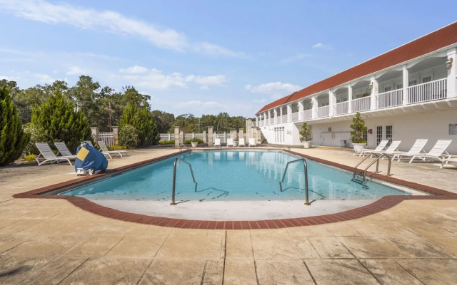 Gulf Hills Hotel & Resort
