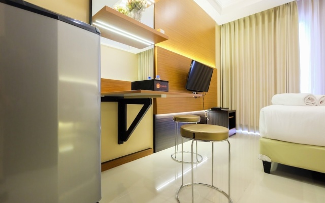 Warm Cozy Studio Room at Signature Park Grande Apartment By Travelio – Guest Rooms – Jakarta