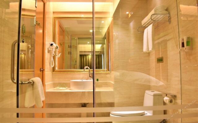 Vienna International Hotel (Shenzhen Longhua Qiankeng Metro Station)