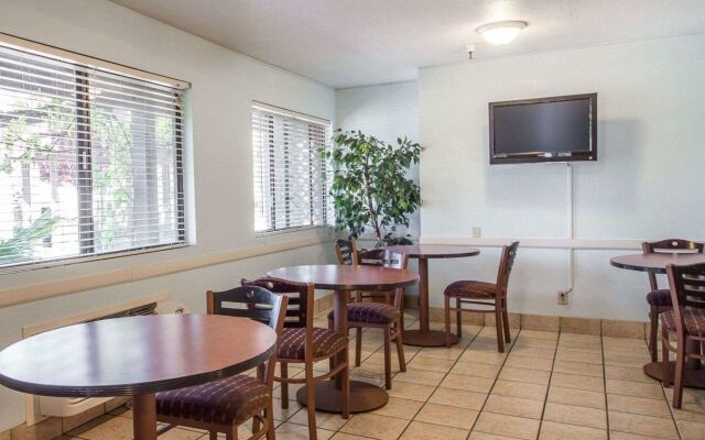 Holiday Inn Express Santa Rosa North by IHG