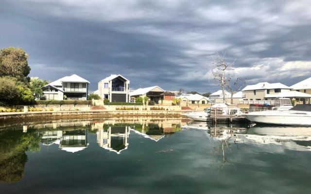 Mandurah Waterfront Retreat