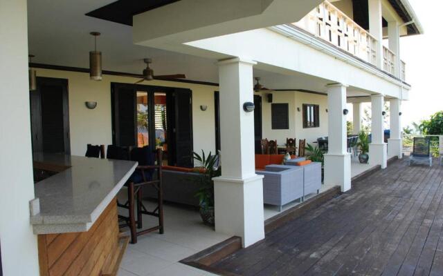 Luxury Villa sleeps 6, Beach Access, Montego Bay