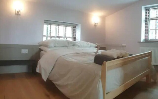 Sparks - Family Suite in Canalside Guesthouse
