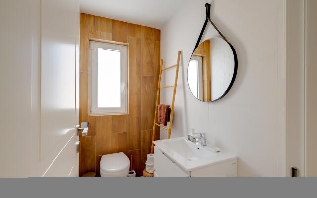 Stunning 3BR Apartment With Marina Views