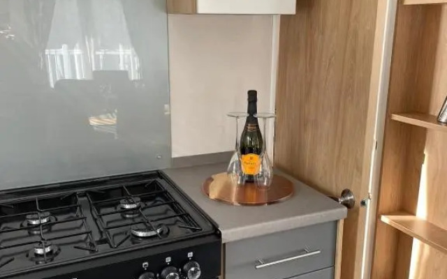 Yorkshire Lodge with Hot Tub