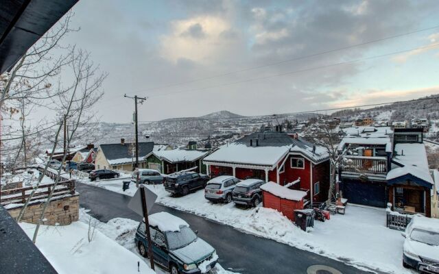 Woodside 207 4 Bedroom Home by RedAwning