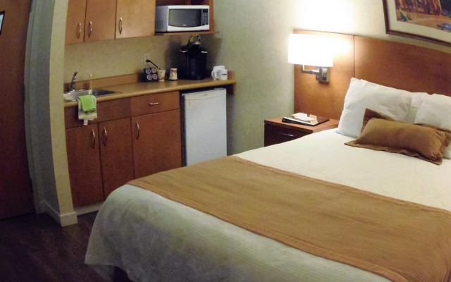 Rosslyn Inn and Suites