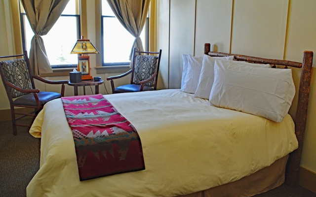 Paradise Inn