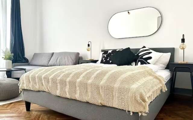 Designer Apartments - Near Danube