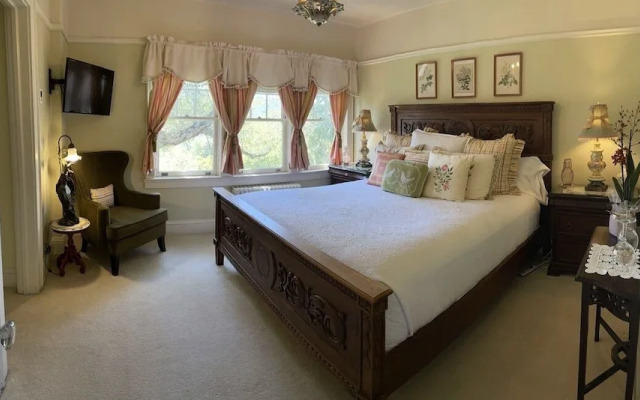 The Inn on Knowles Hill