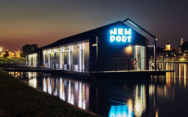 New Port Hotel
