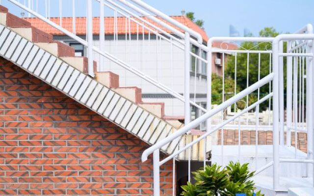Yirenhai Audio and Video Homestay (Gulangyu Wujing Road Branch)