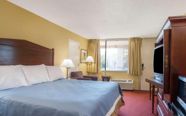 Days Inn by Wyndham Washington DC/Gateway