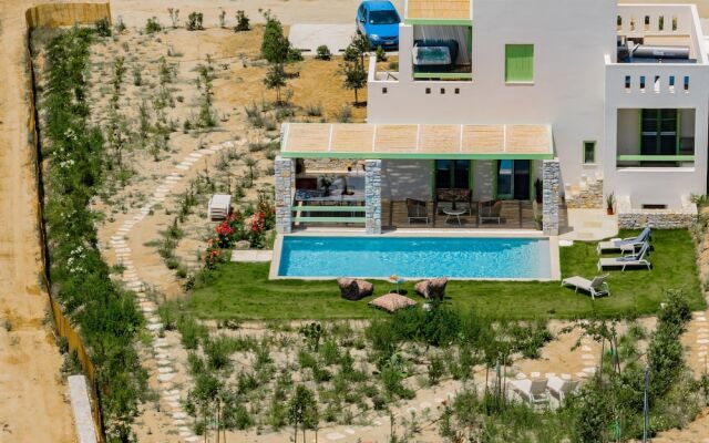 Plioni Villas & Suites