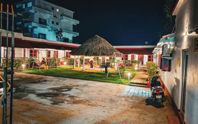 Sands Courtyard