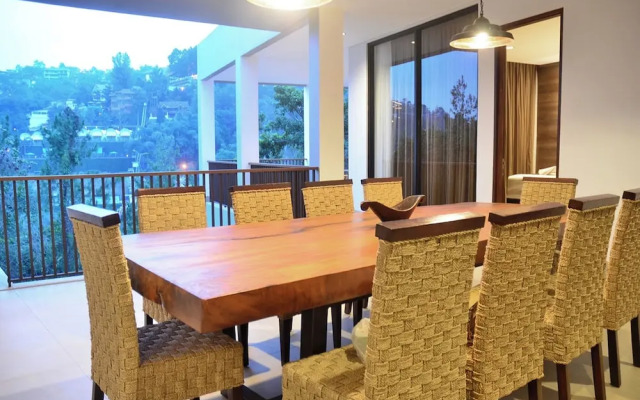 Radiance Hill View 10BR Villa with a Private heated swimming Pool
