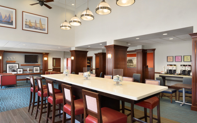 Hampton Inn & Suites Newport/Middletown