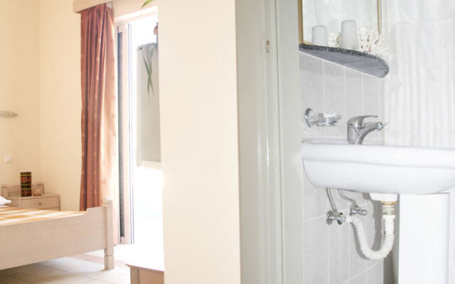 Theonia Hotel