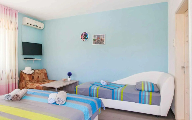 Maki Apartments