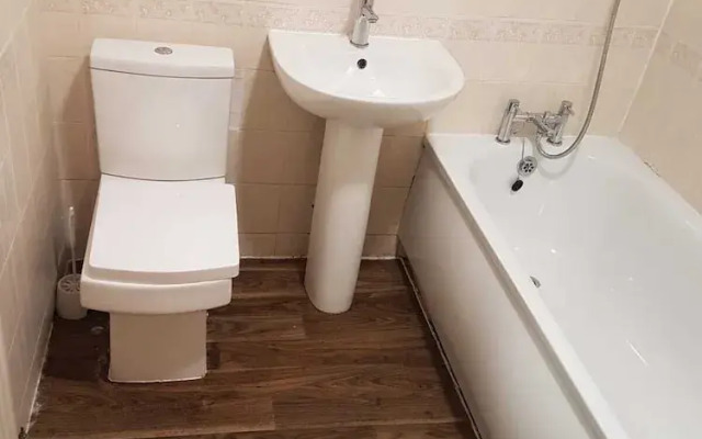 Budget House In Gants Hill