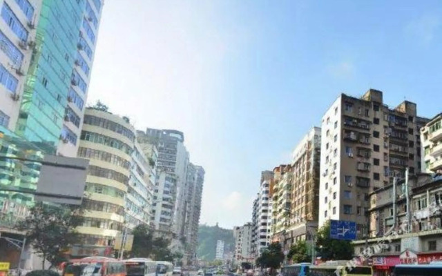 Dazhou Huayang Hotel (City Center Plaza Branch)