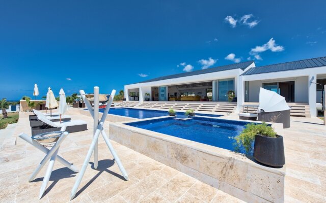 Swanky Caribbean Estate, Ocean Views, Heated Pool, AC, Free Wifi, Ping Pong, Pool Table