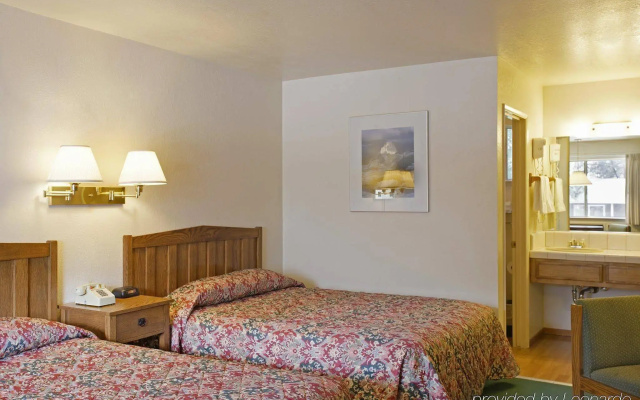 Mariposa Lodge