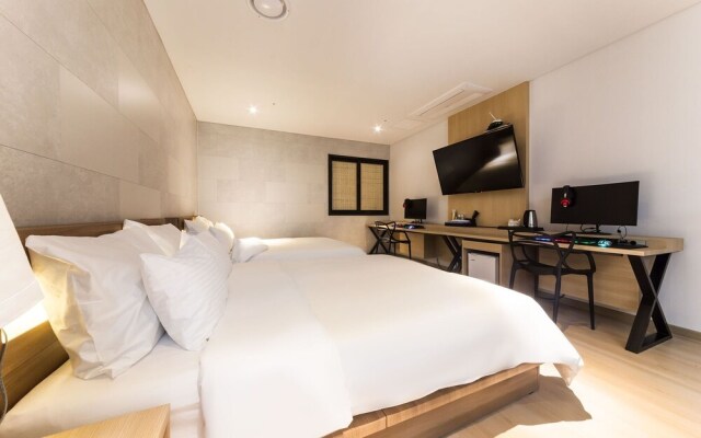 Bundang (Seohyeon) Hotel & U