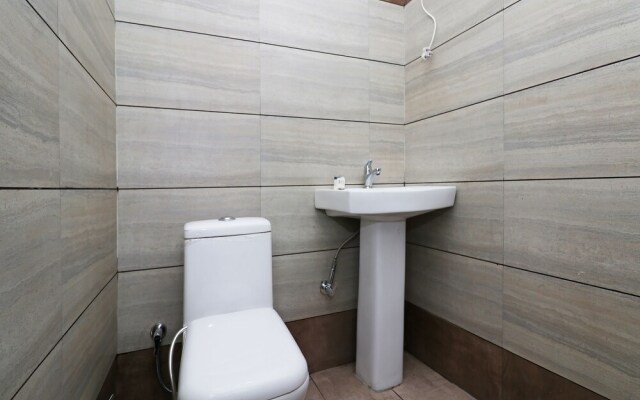 Oyo 28246 Rohtak Residency