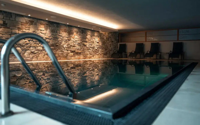 Christof Hotel