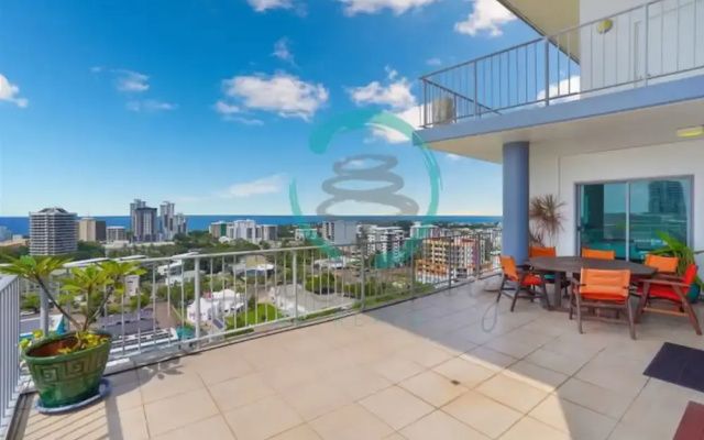 Pinnacle Penthouse Escape Panoramic Views Pool
